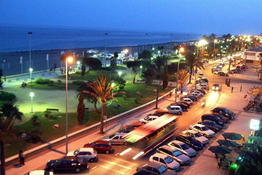 Apartamentos Guerrero Torre Del Mar Bagian luar foto
