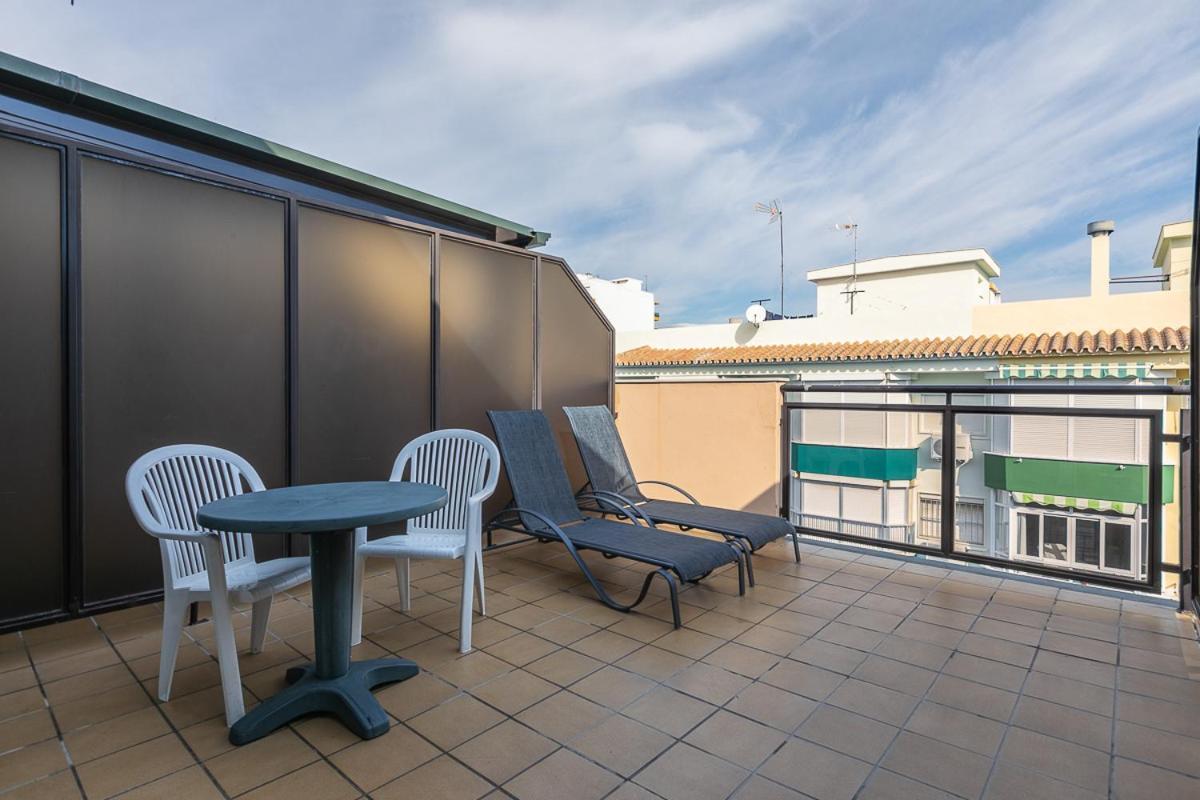 Apartamentos Guerrero Torre Del Mar Bagian luar foto