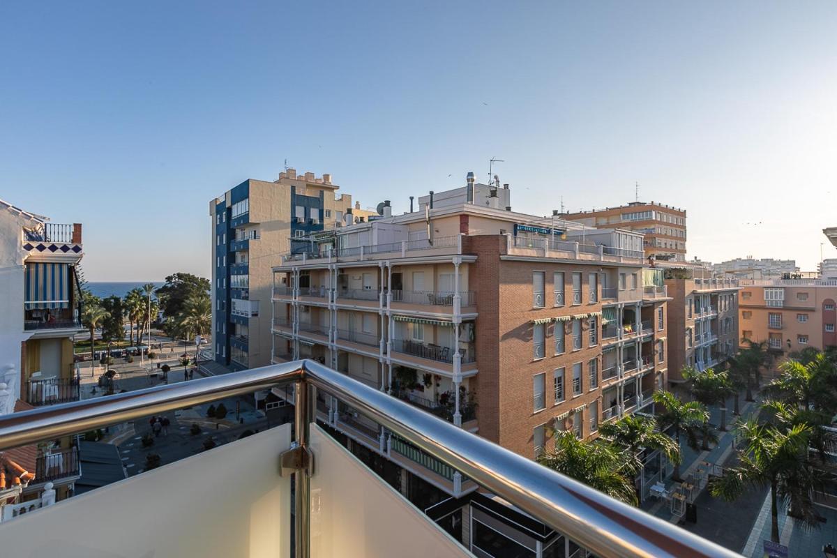 Apartamentos Guerrero Torre Del Mar Bagian luar foto