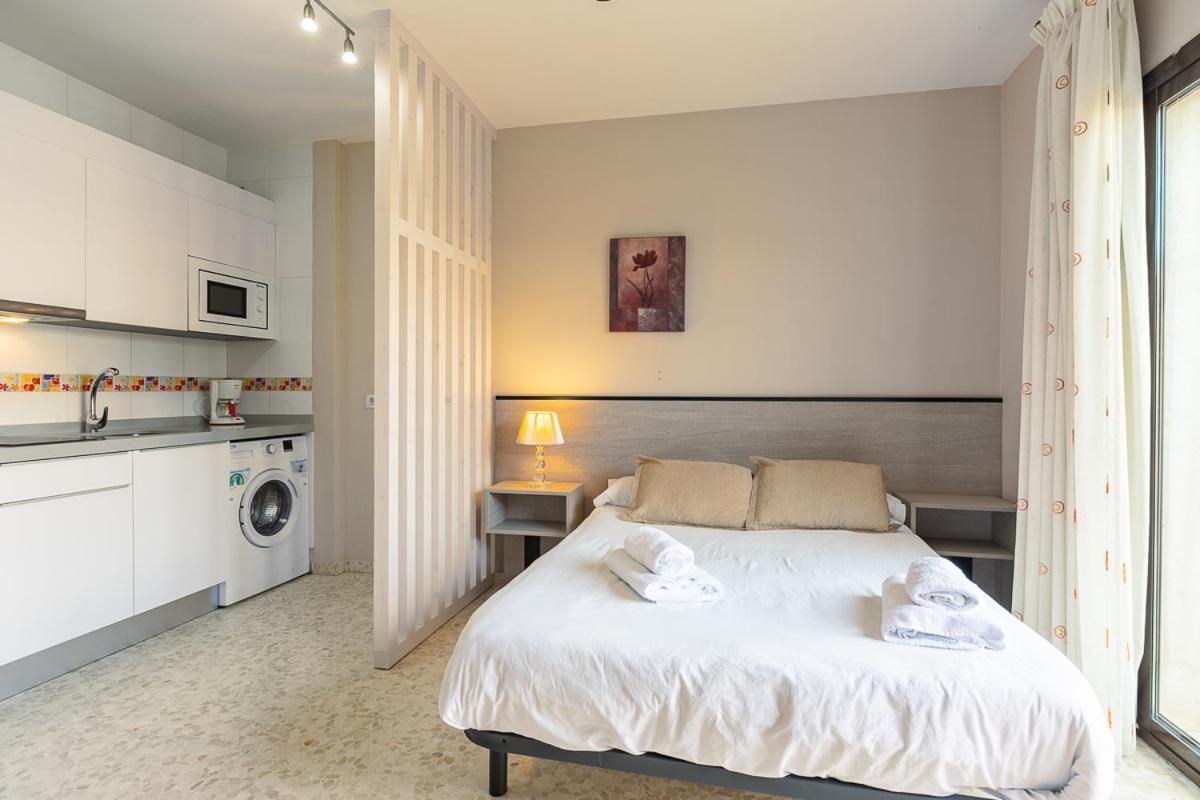 Apartamentos Guerrero Torre Del Mar Bagian luar foto