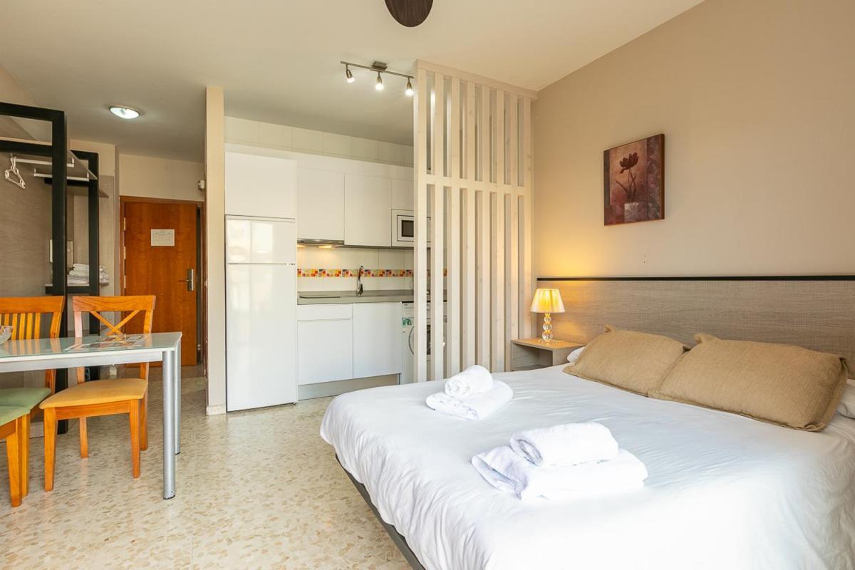 Apartamentos Guerrero Torre Del Mar Bagian luar foto