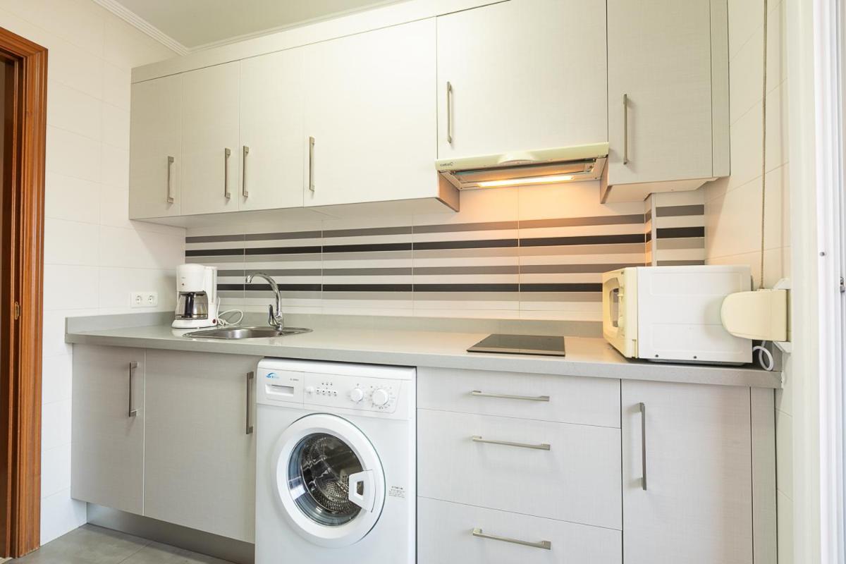 Apartamentos Guerrero Torre Del Mar Bagian luar foto