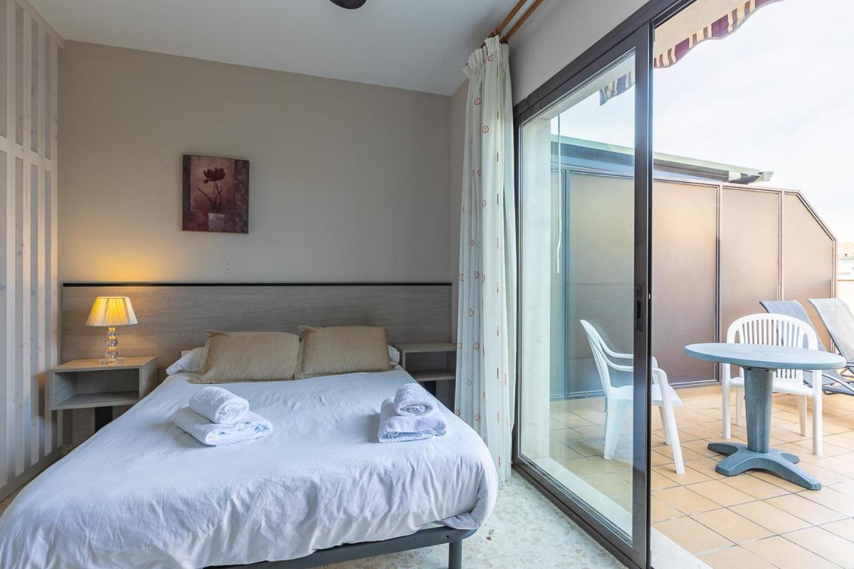 Apartamentos Guerrero Torre Del Mar Bagian luar foto